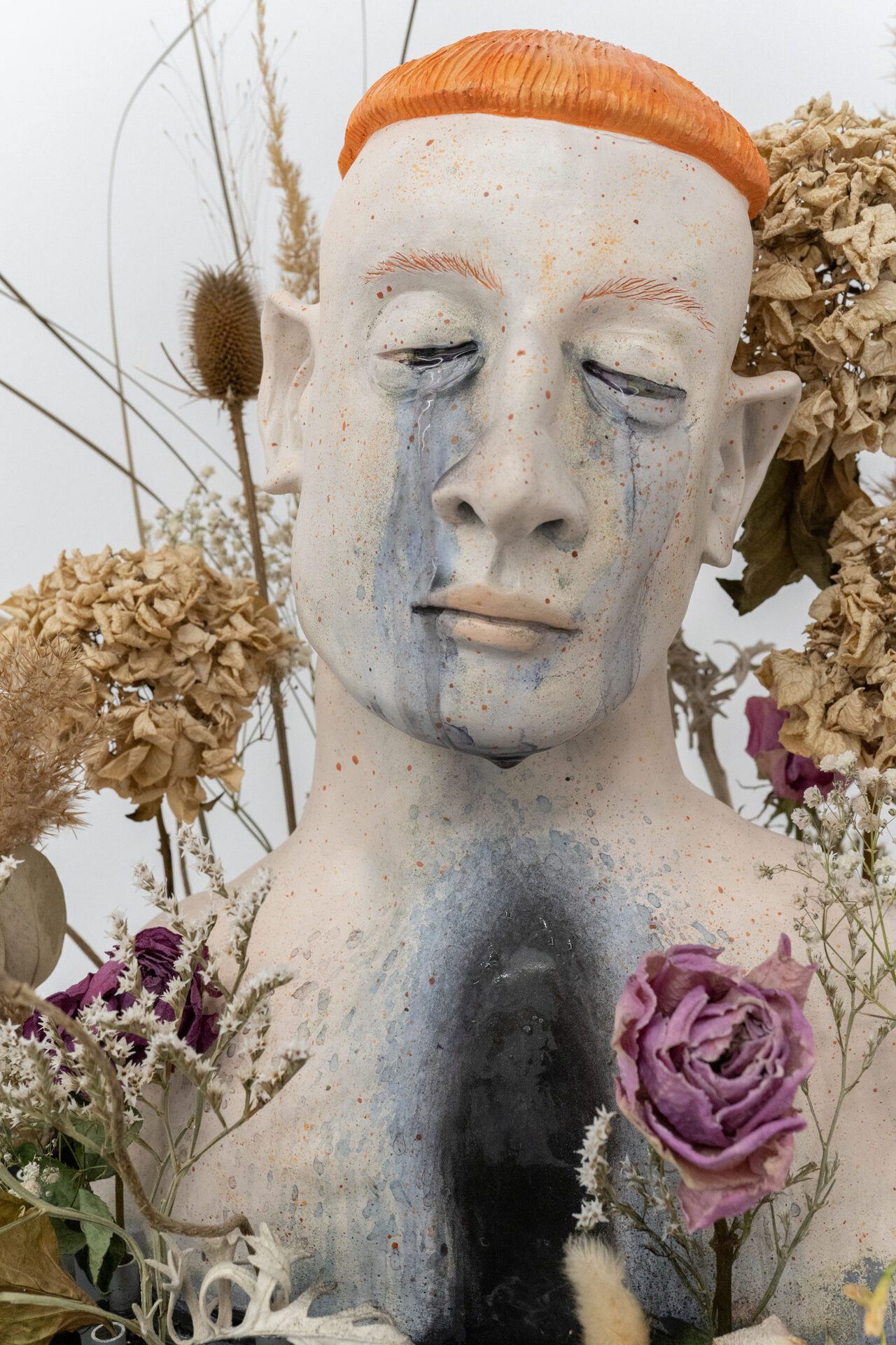 Exhibition view. Lea Rasovszky, Criers (Is it Weird That I Want to Taste Your Tears?), 2019, dyptich, dried flowers, metal support, 150 x 50 x 50 cm. Photo credit: infi.ro