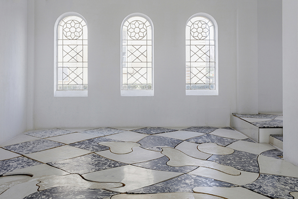 Zuzanna Czebatul, Vortex (New Day Coming), 2020. Concrete and pigment, 12 x 10 m. View of the exhibition The Singing Dunes of Zuzanna Czebatul, CAC-La synagogue de Delme, 2020. Photo: OH Dancy.