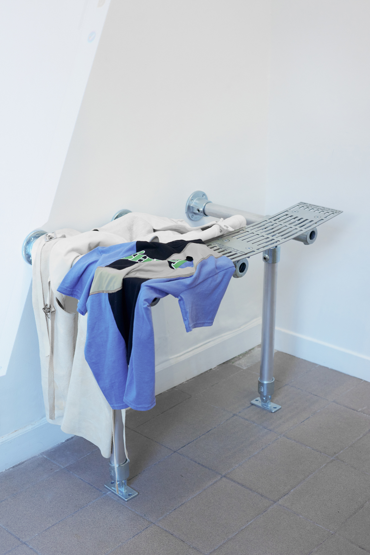 Marie Lueder & Thomas P. Grogan, Set n°6, Overview, Leather, Nylon, Cotton, Galvanised Steel, Aluminium.