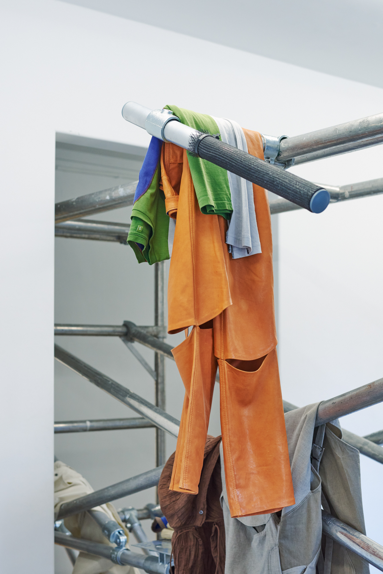 Marie Lueder & Thomas P. Grogan, Set n°7, Detail, Leather, Nylon, Cotton, Galvanised Steel, Aluminium, Polyethylene.