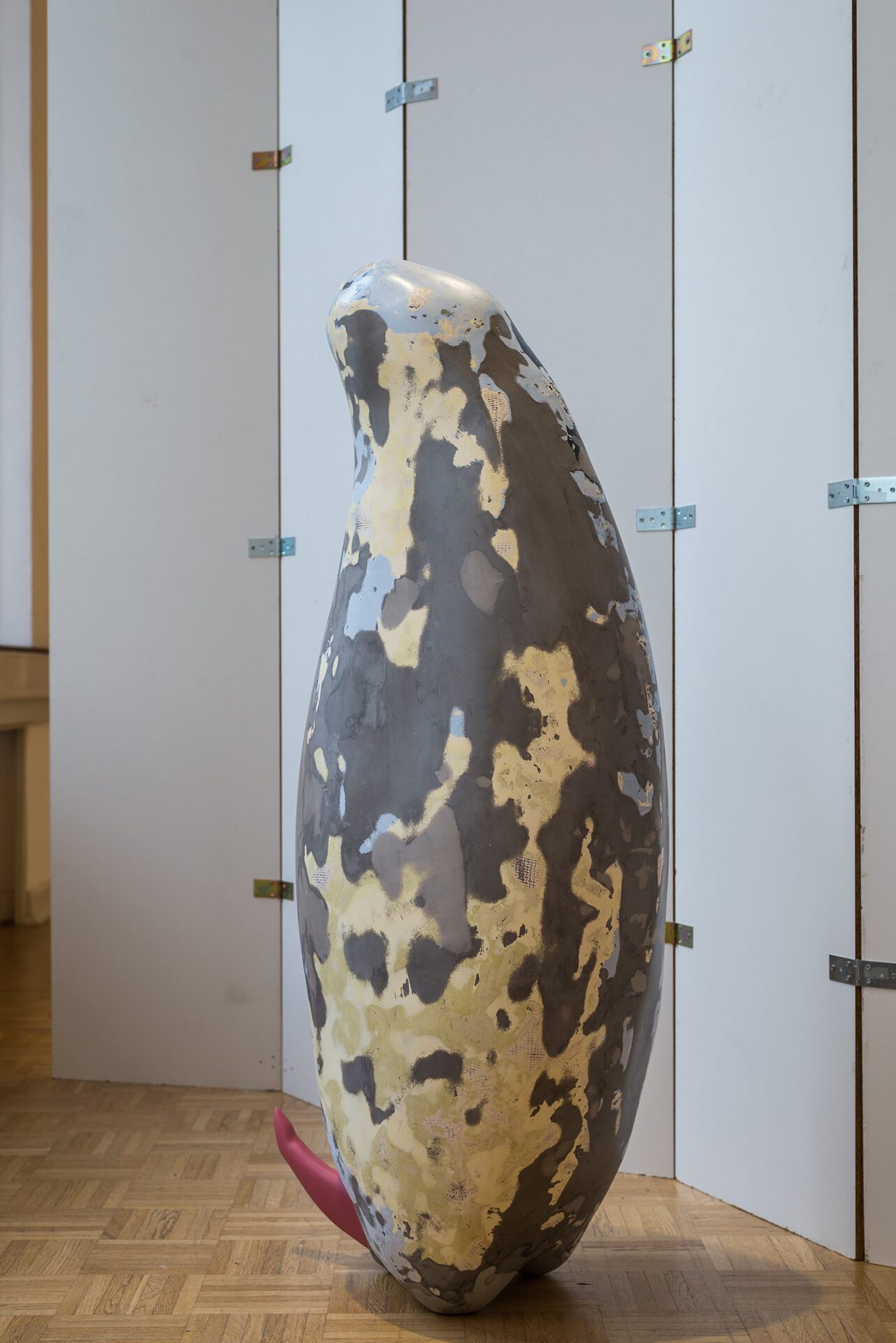 Stefan Seelge, Form (Oxy + Pink),2020,Verstärkter Kunststoff, Metall, Pigmente, Lack,87x37x52 cm