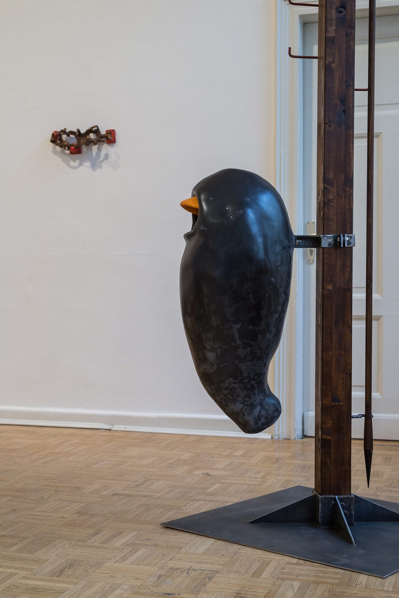 Stefan Seelge, Mirage,2020,Metall, Holz, verstärkter Kunststoff, Pigmente, Lack, 267,5x80x80 cm