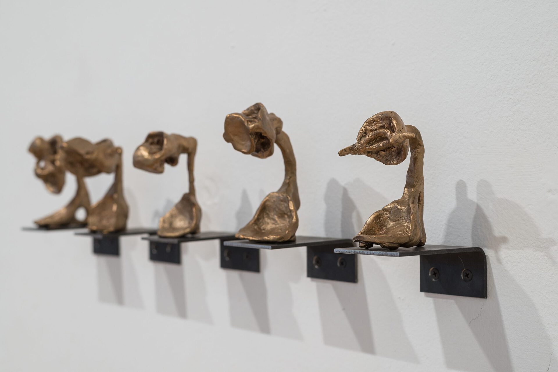 Paul Schuseil, A I U T O , 2019, Bronze, je 12x7x7cm
