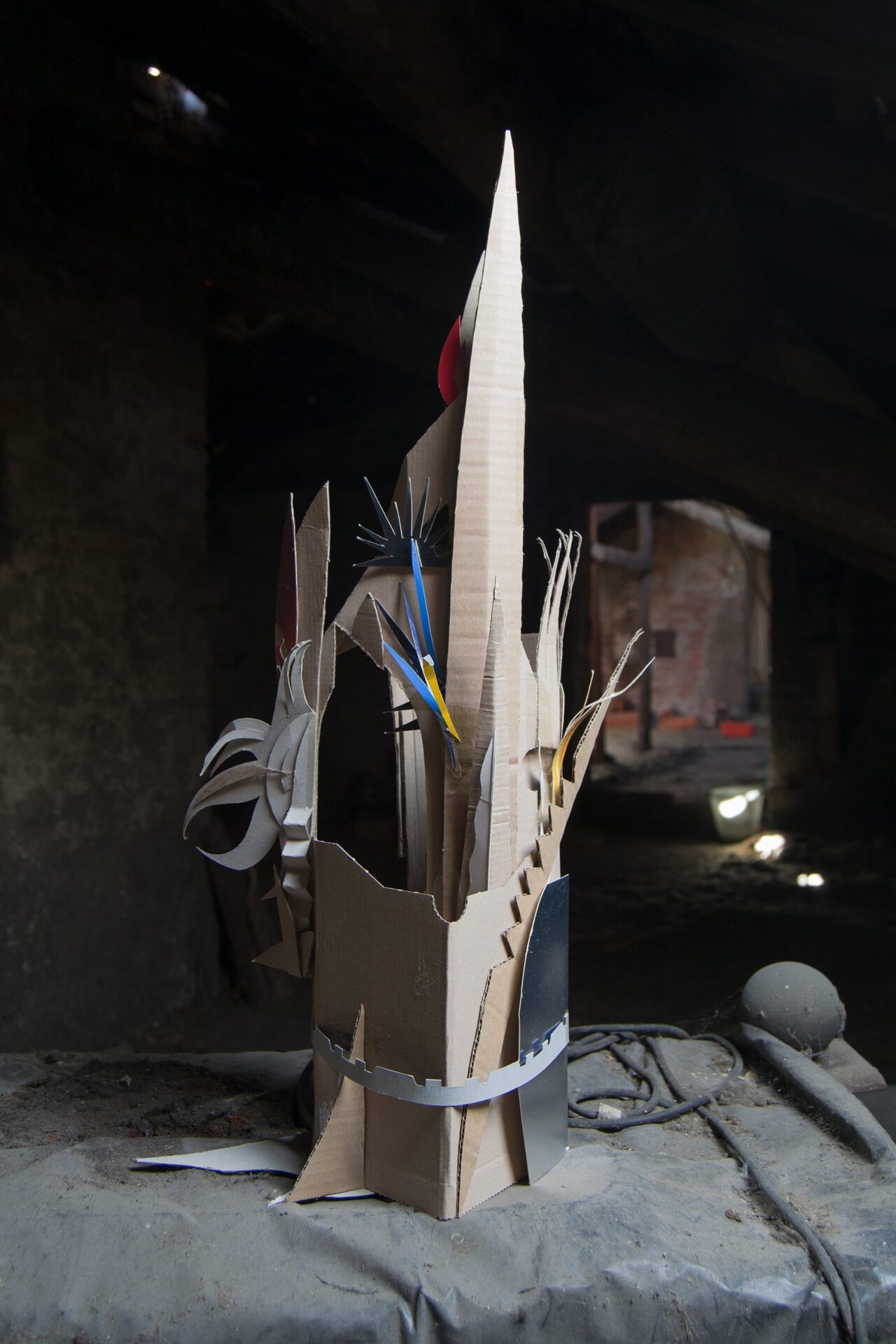 Paolo Brambilla, Forte Tempesta, 2020, cardboard, 20x20x55 cm.