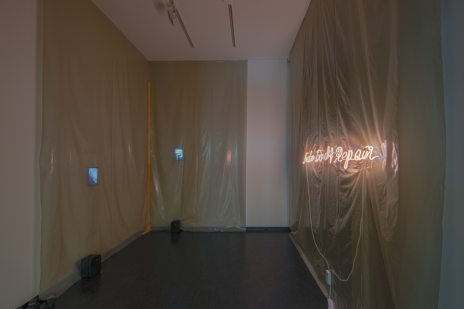 Alice Peragine, Auto Body Repair [in remote control], 2020, installation view, Studioraum 45cbm, Staatliche Kunsthalle Baden-Baden, photo: Helge Mundt.