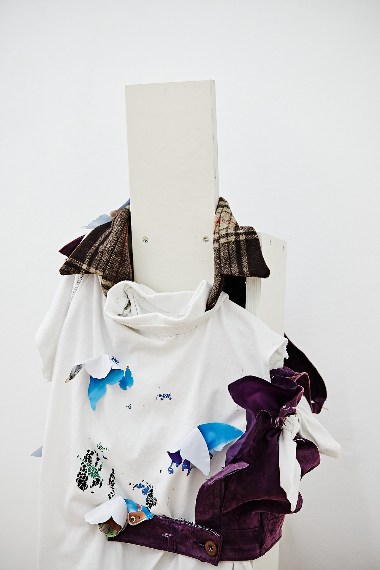 Helin Alas, Die Rennfahrerin (Entstanden im Workshop von Kristina Schmidt), 2020, 160 x 44 x 36 cm, jersey, leather, pleated satin, coating, ring, vinyl