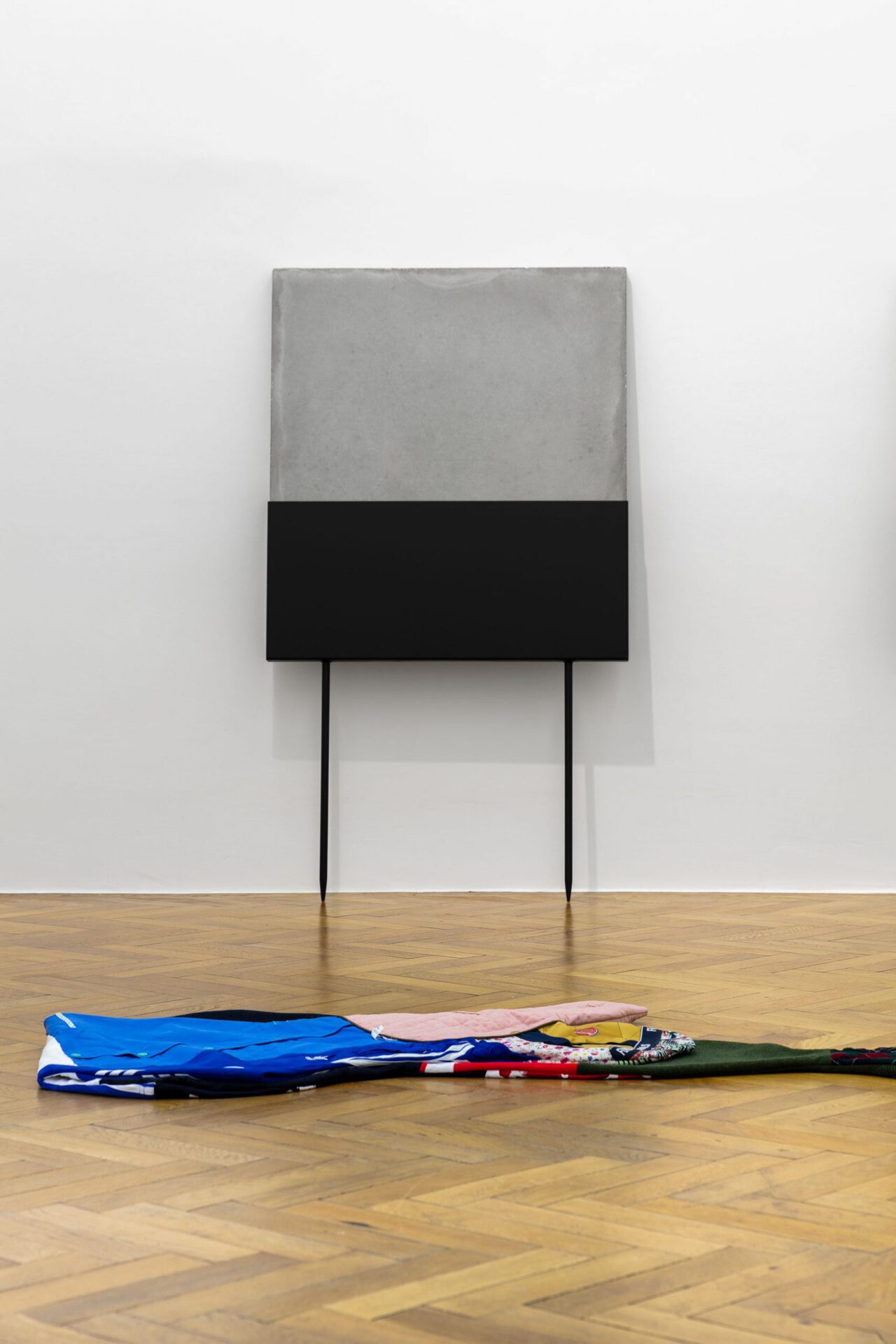 Exhibition View,Malte Zenses, Im Regio 3, totale Verwirrung, 2020, SPERLING, Munich - 4