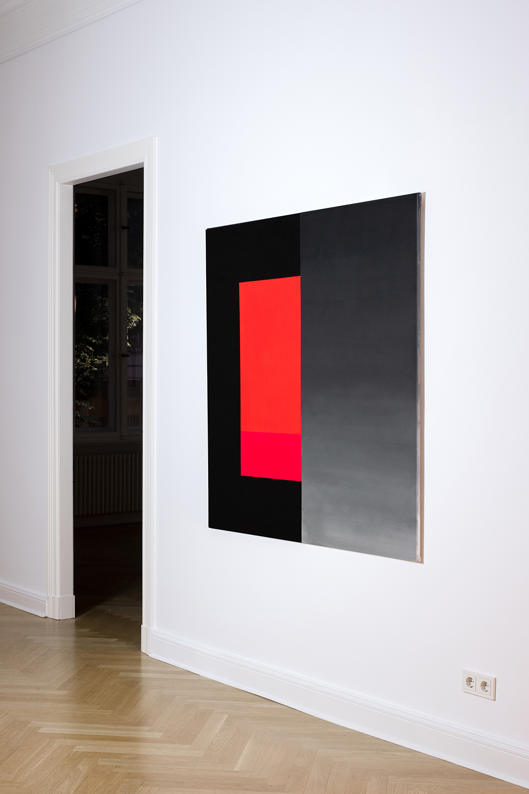 installation shot /// bernhard holaschke /// who is afraid of red and magenta (black and white) /// 2020