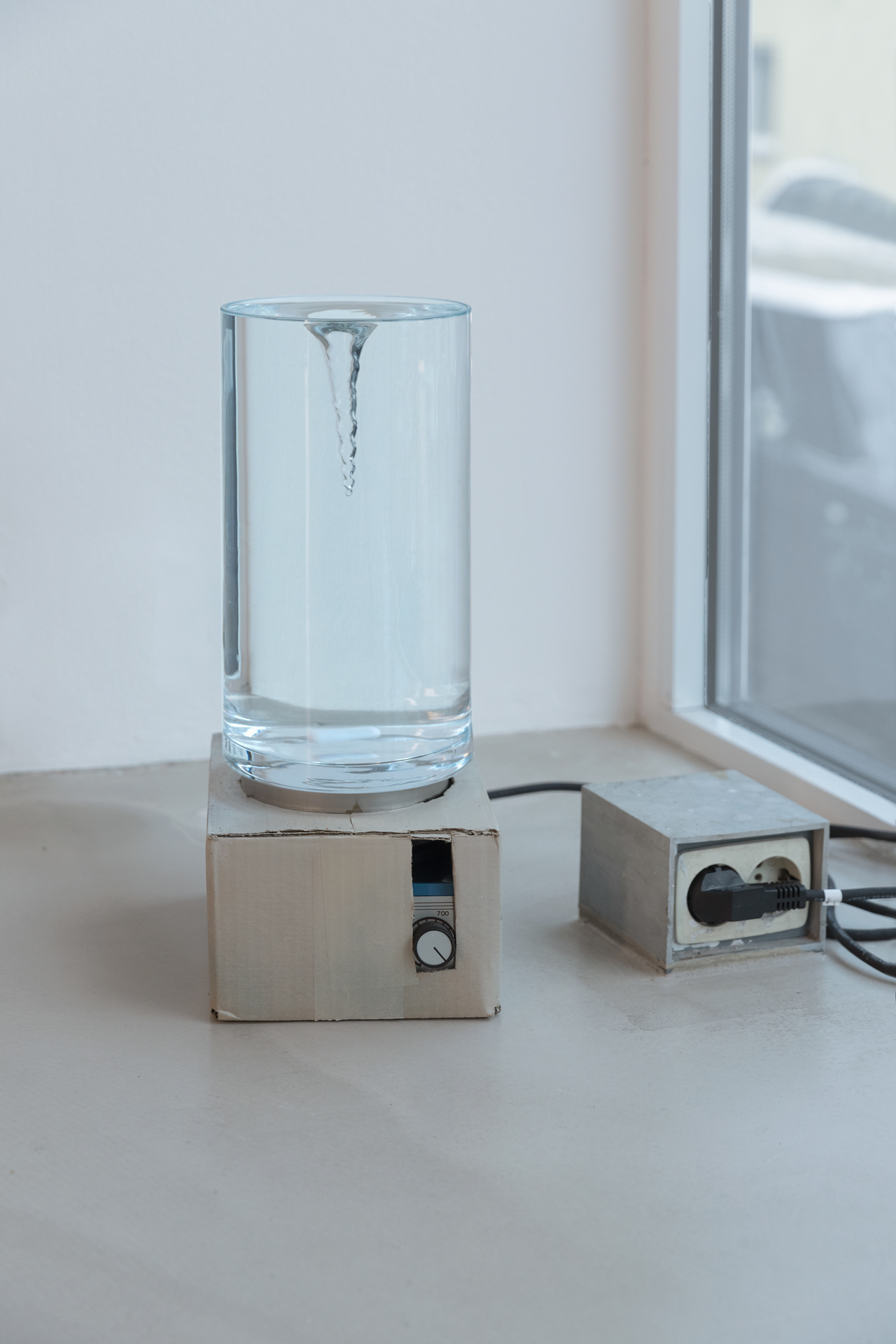 Susi Gelb - Artificial Eddy 2, 2020, magnetic stirrer, vase, water, cardboard box, spray paint, pigments, 45x40x34 cm