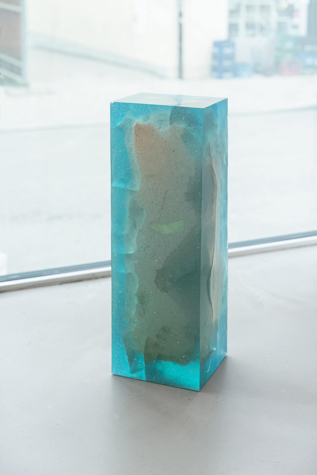 Susi Gelb - upstream (t) No. 60, 2018, polyester resin, pigments, glass fibre, aerated concrete, luminescent pigments, 65x21x21,5 cm