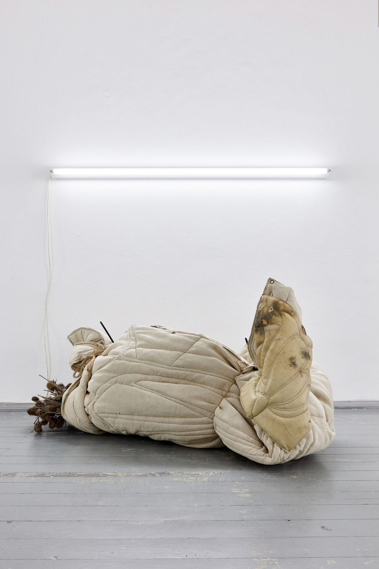 Adrian Kiss, Body wrapped in Active Dunyha, 2020, Quilted linen and leather with dried plants, 73 x 140 x 60