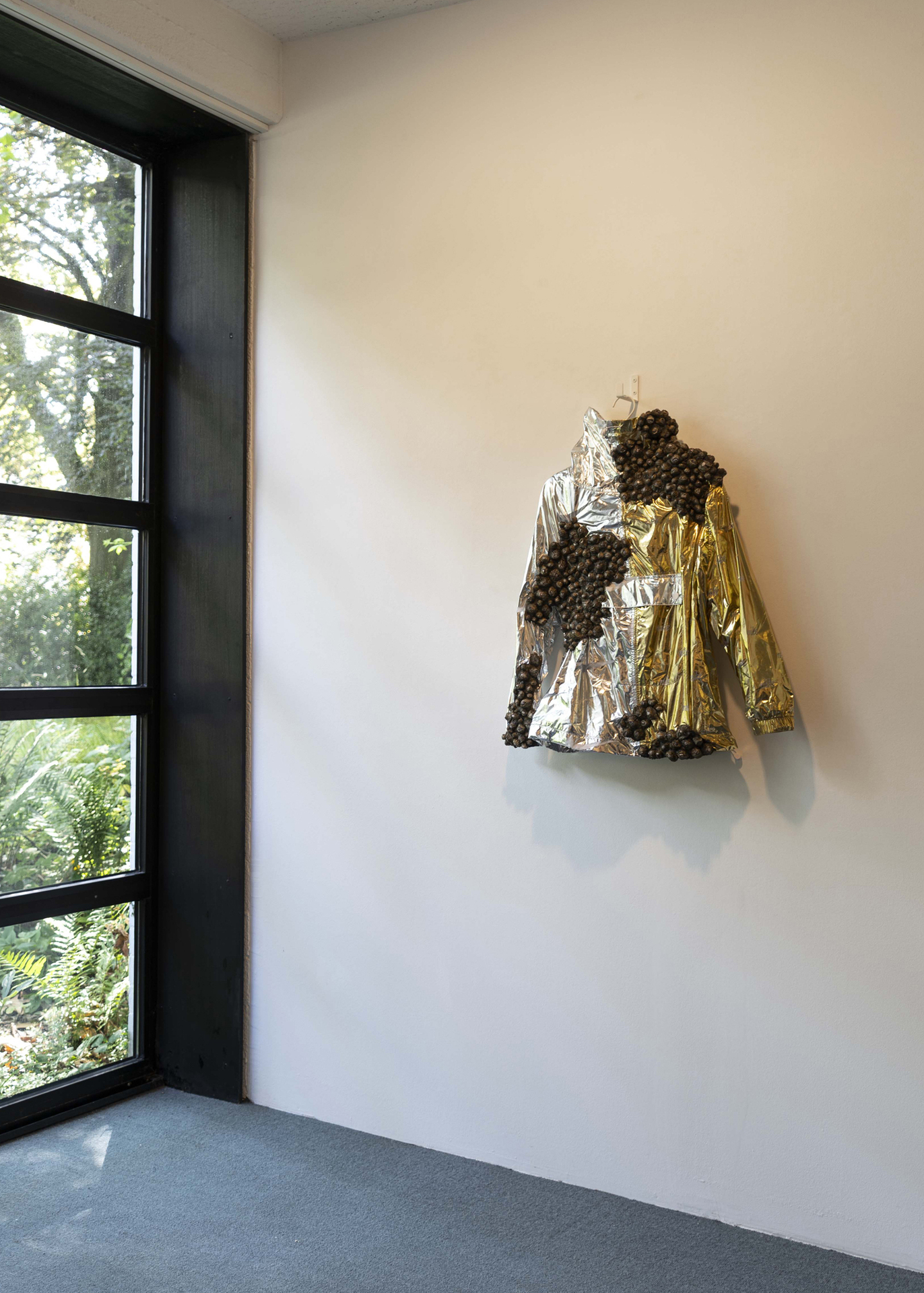 Lena von Goedeke, Nike, 2019, jacket, acrystal, glass fiber, nail polish, foam, ca. 100 x 70 cm