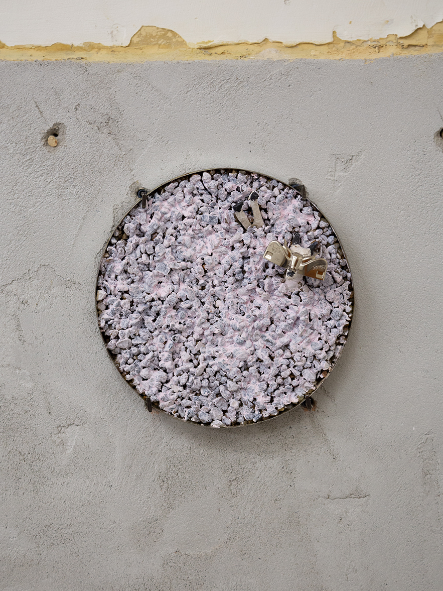 Bertil Osorio, Tooth Choir, 2020, Pebbles and various material on burlap in bean can, 16x16cm