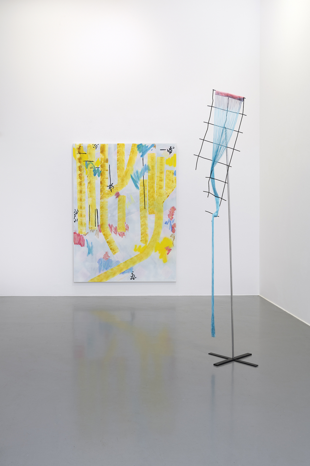 Blinkobello, 2020, acrylic, thread curtain, steel, 200 x 30 x 30 cm; Untitled, 2020, acrylic on polyester, 200 x 150 cm