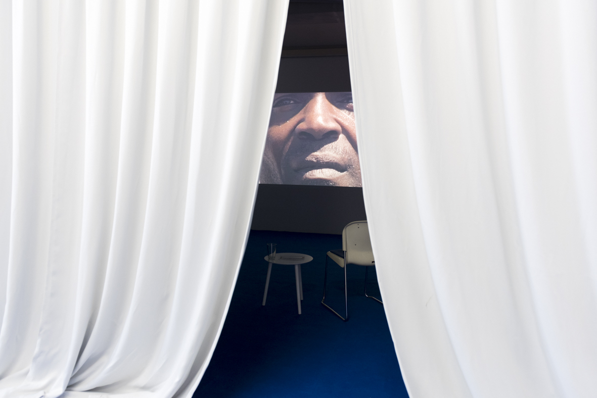 Adrian Paci, Centro di permanenza temporanea, 2007, Installation view "Travel Apparatus"