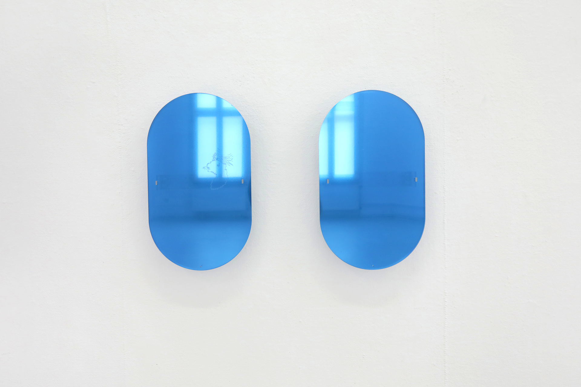 Lena Marie Emrich, "Dreamliner Series (Boeing 787)", 2020, Plexiglass, Aluminum, Two-way mirror, Oracal 8300 foil series, Set of 3, 46,7 x 27,2 cm x 7 cm each
