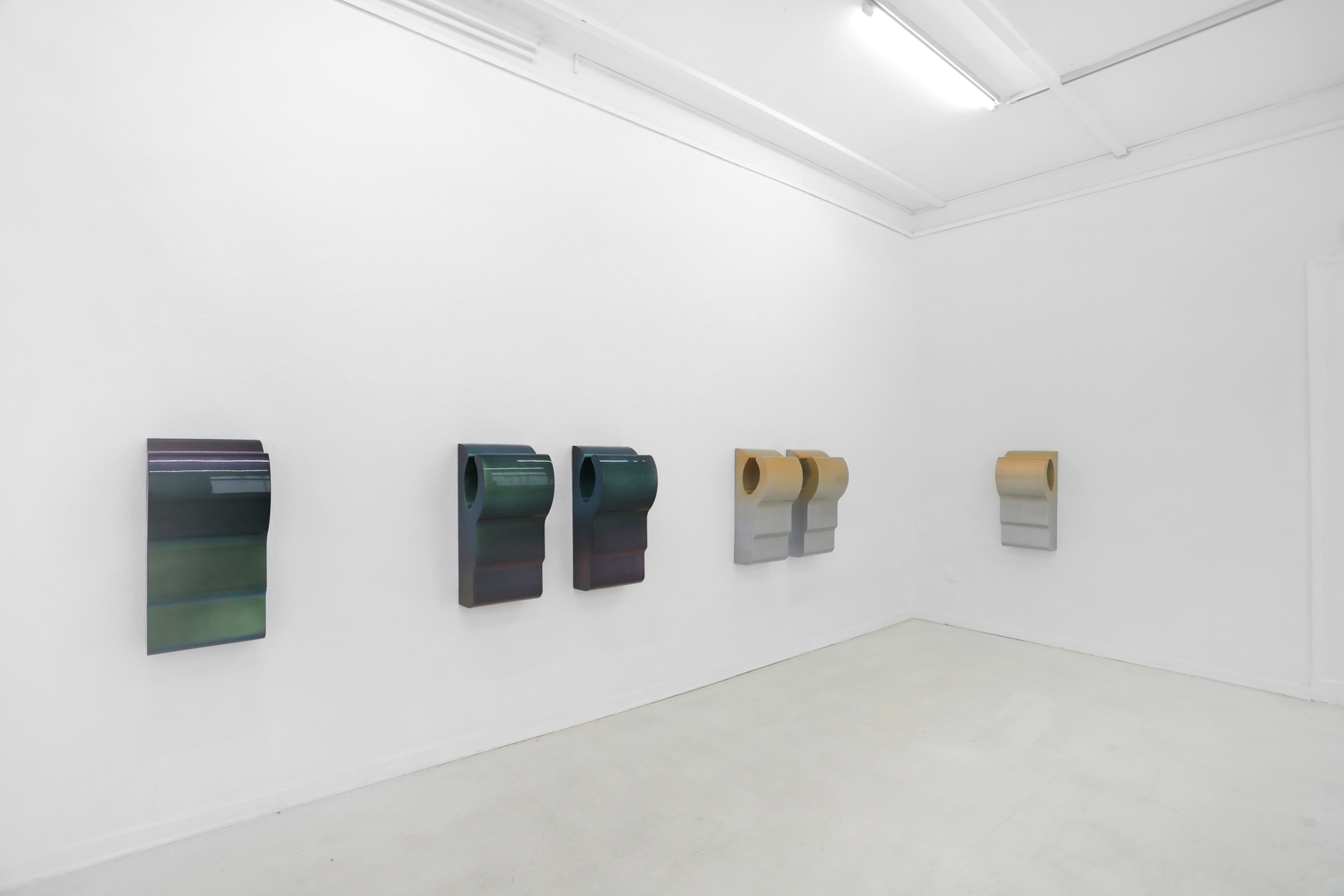 Lena Marie Emrich, "Mainly Series (Dolly, Barbara, Alice, Edna, Florence, Gail)", 2020, MDF, Chameleon car paint, Set of 6, 66 x 31 x 25 cm each