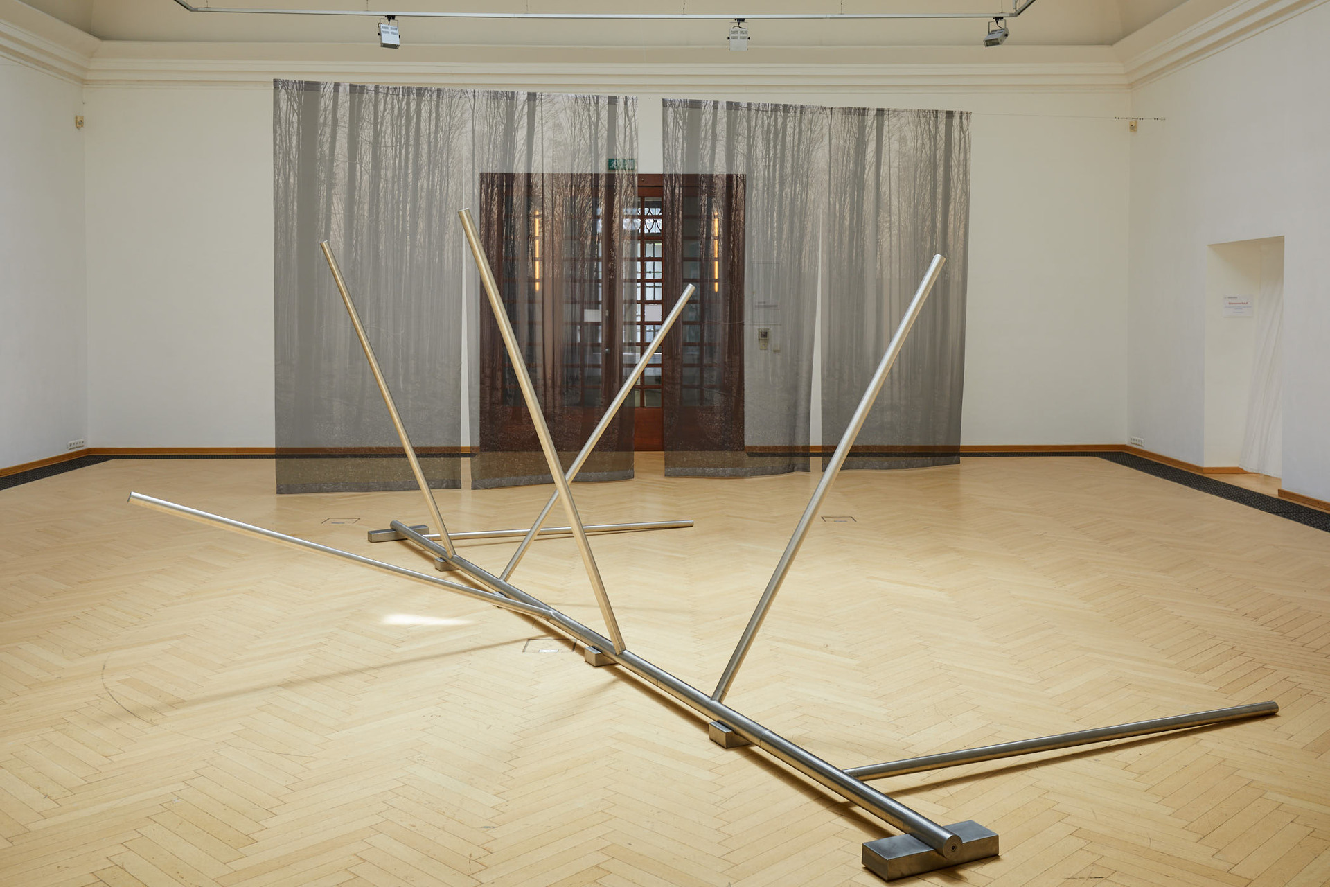 Meina Schellander Offene Figur 2010, stainless steel, 211 x 596 x 407 cm