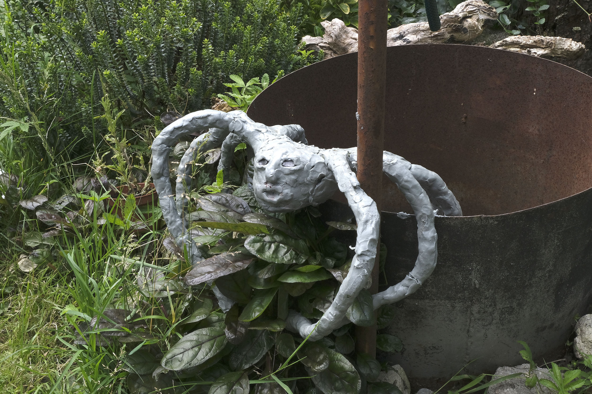 Rafał Żarski,Spider feast,2020, outdoor detail