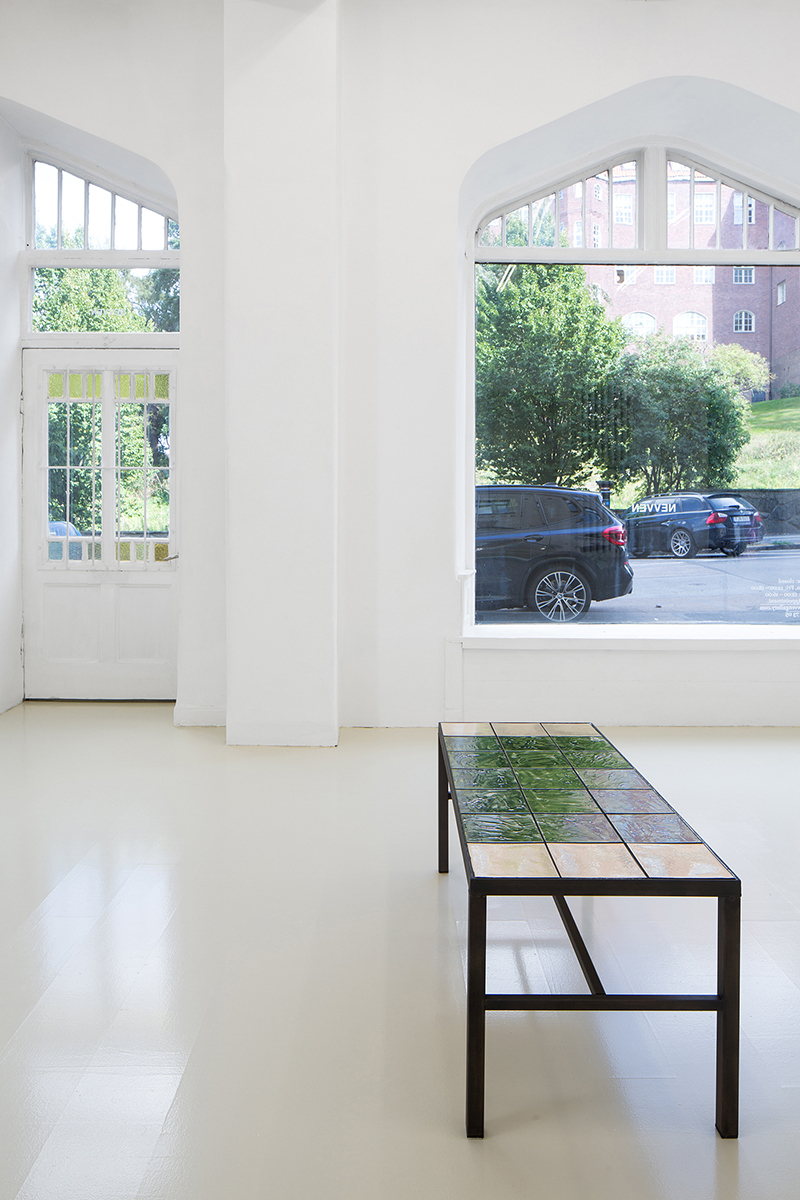 Stevie Dix, Bench #1, 2020 (Steel, earthenware, glaze, 46 x 109 x 48 cm / 18 x 43 x 19 in).