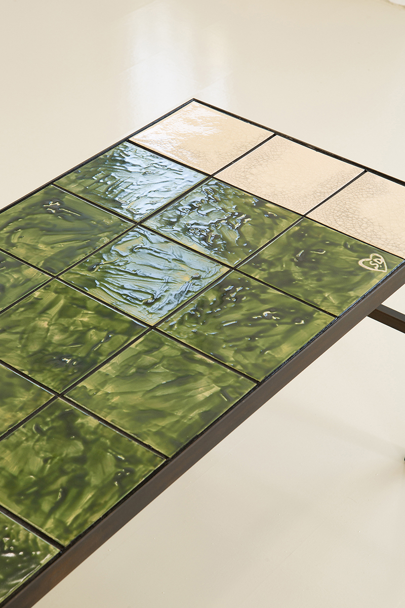 Stevie Dix, Bench #1 (detail), 2020 (Steel, earthenware, glaze, 46 x 109 x 48 cm / 18 x 43 x 19 in).