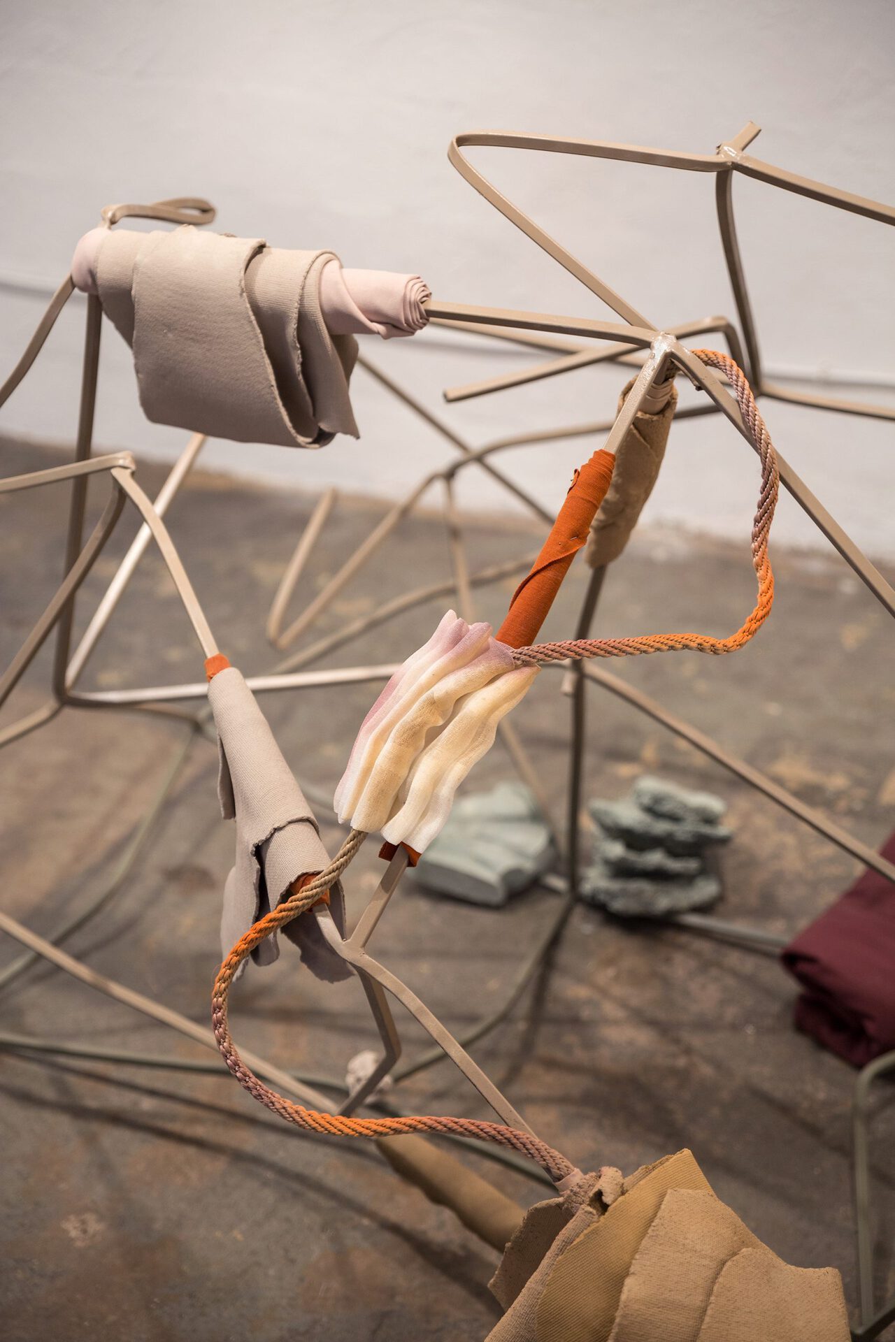 Laura Põld, Downward dog (detail), 2020. Steel, clay, found objects, rope, spray paint