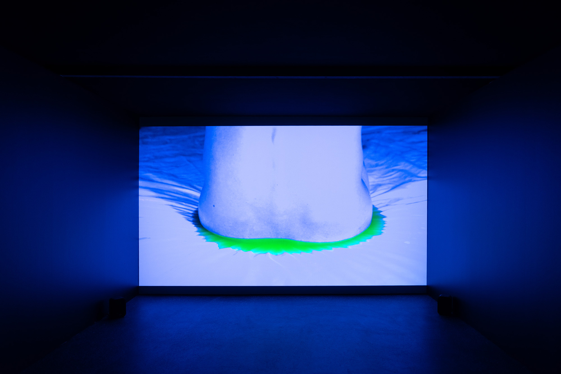 Vika Kirchenbauer, UNTITLED SEQUENCE OF GAPS (2020), installation view, Alte Fabrik, Rapperswil (CH) 2020. Courtesy the Artist. Photo: Niklas Goldbach