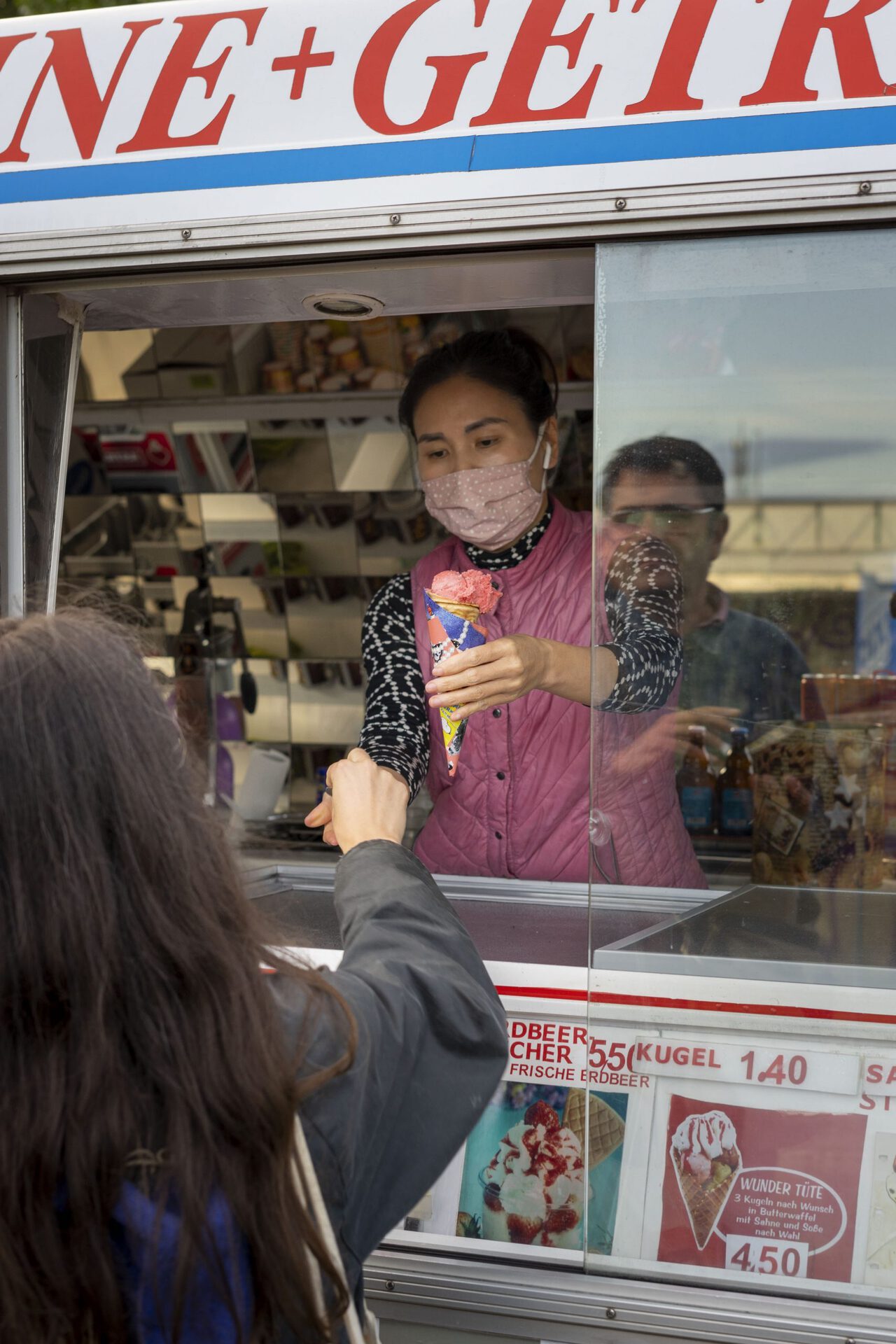 Elif Saydam, edition in an ice cream van with a contribution by Paula Erstmann, 2020, Photo: Fred Dott