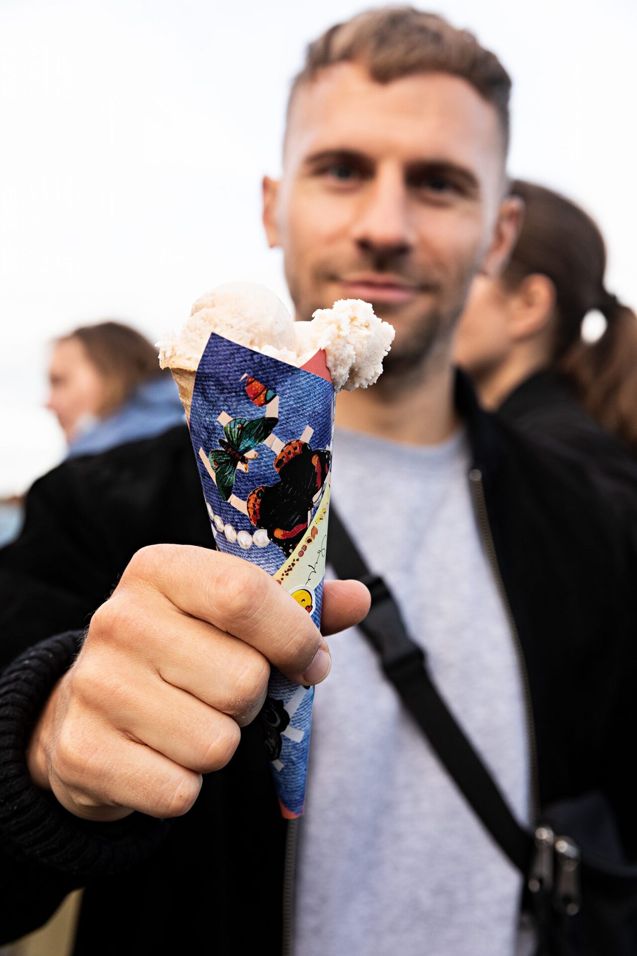Elif Saydam, edition in an ice cream van with a contribution by Paula Erstmann, 2020, Photo: Fred Dott