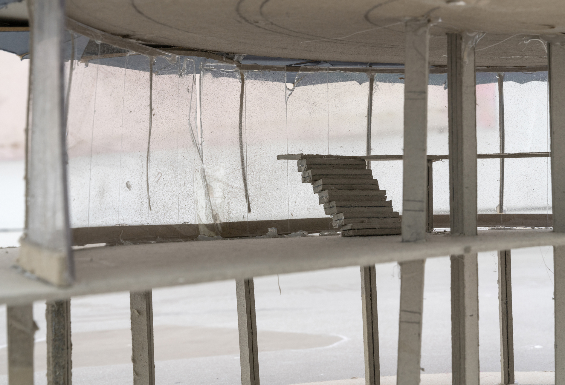 Ian Kiaer, Endnote, tooth (panoramico, pink), 2017, endnote (ping), 2020, Installation View, Heidelberger Kunstverein, 2020 © Heidelberger Kunstverein / Wolfgang Günzel