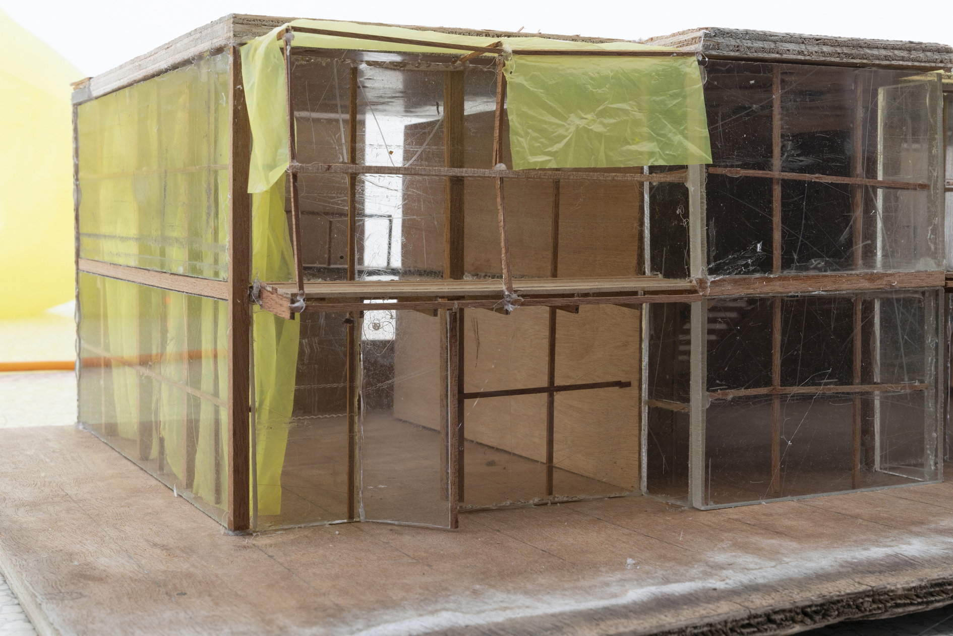 Ian Kiaer, Endnote, ping (de Bretteville/Asimov), 2019, endnote (ping), 2020, Installation View, Heidelberger Kunstverein, 2020 © Heidelberger Kunstverein / Wolfgang Günzel