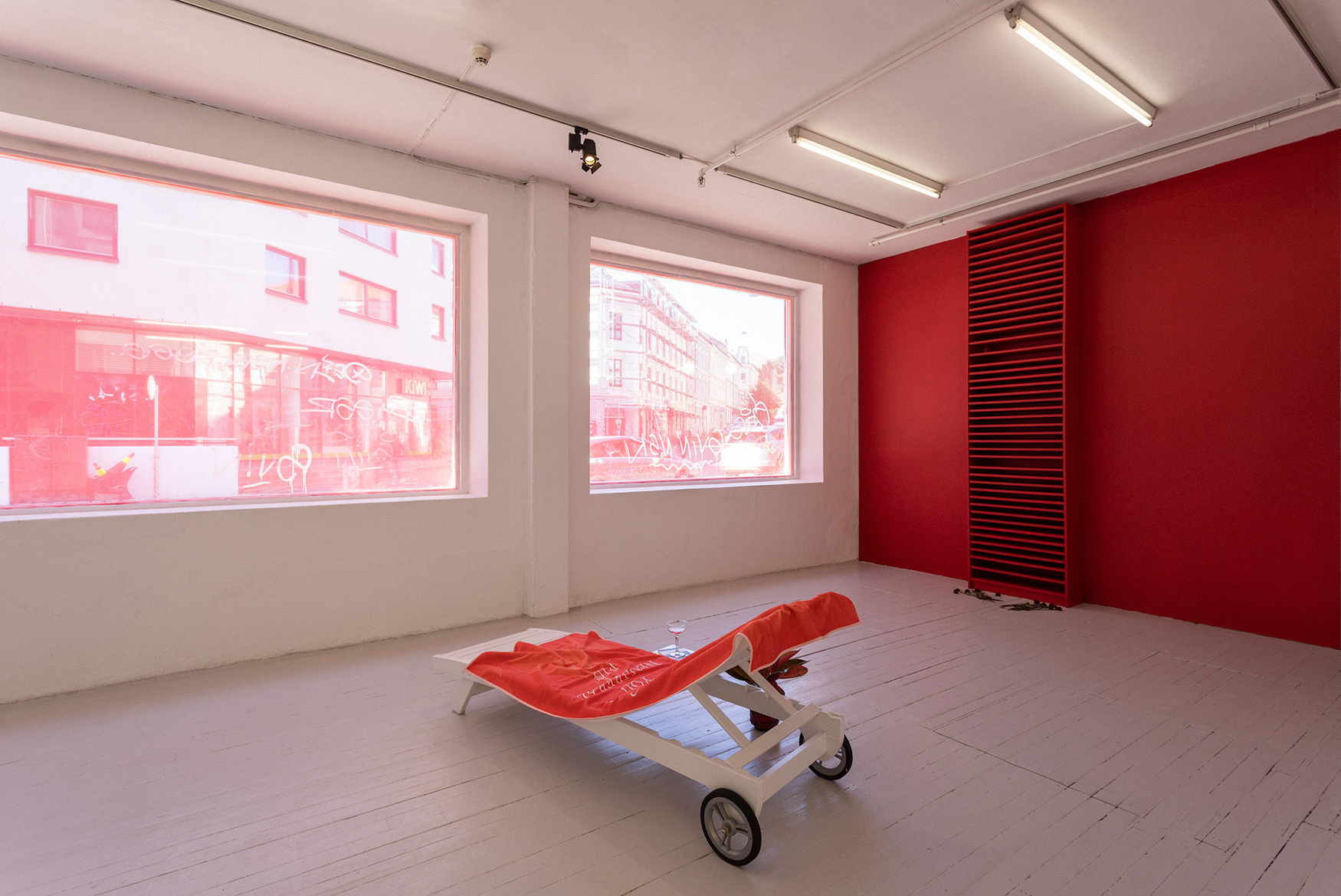 Anton Benois, Permanent Vacation, 2020, Installation view