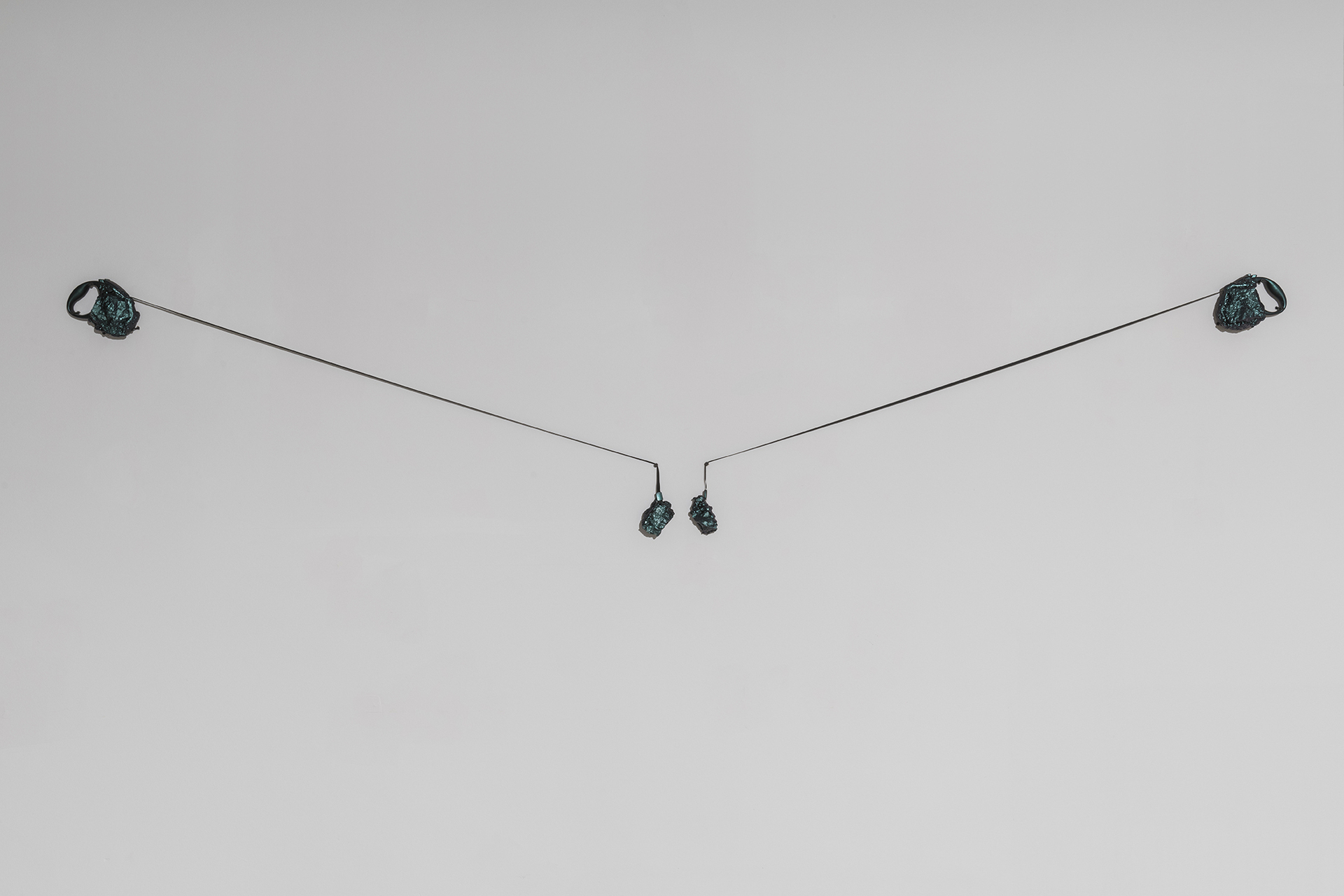 Guillermo Ros, Correas haze, 2020, Extendable leashes for dog, marble and bodywork paint