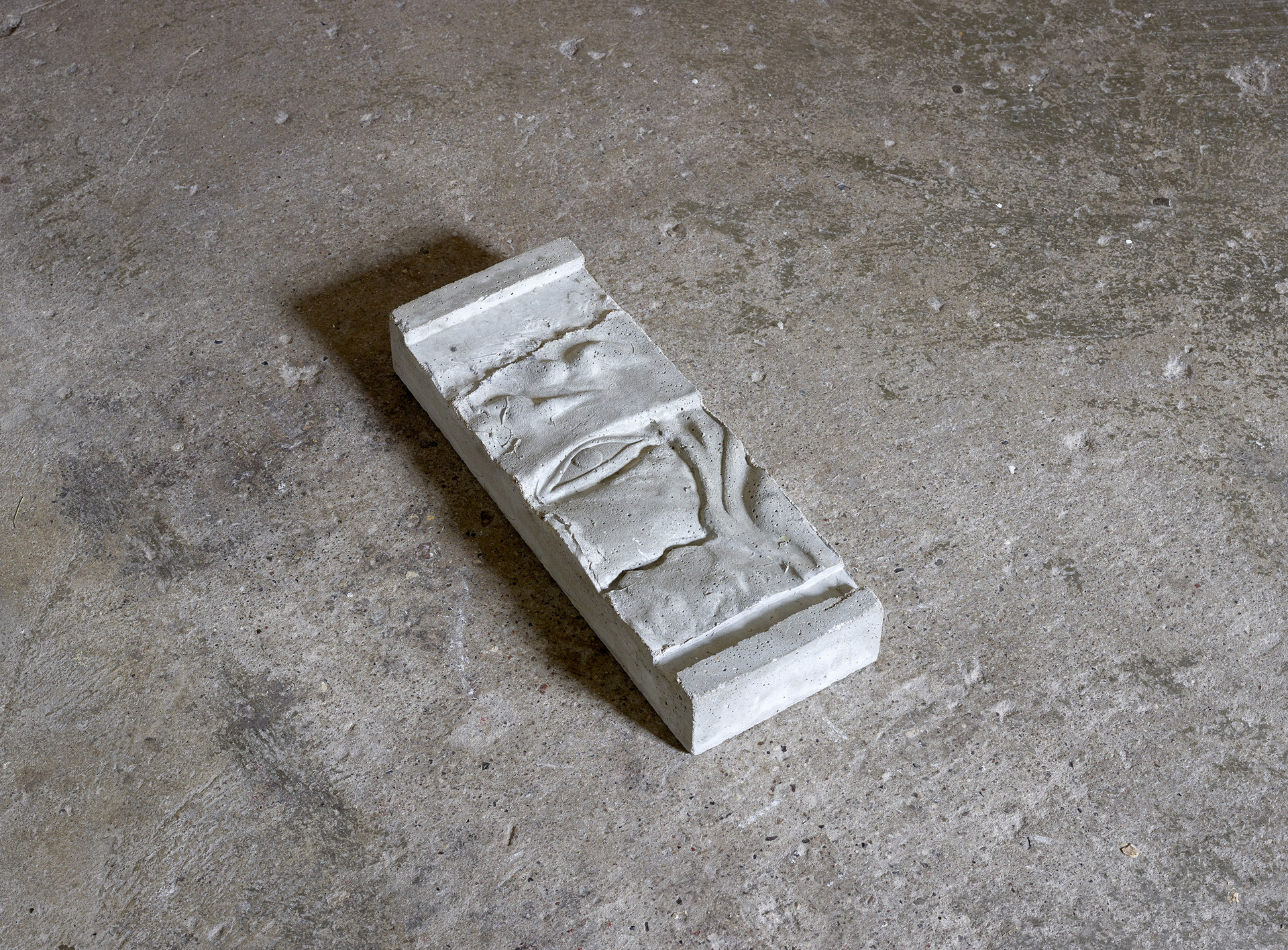 Cecilie Skov, Dragon Eye, 2020, Concrete, 38x14x5cm.