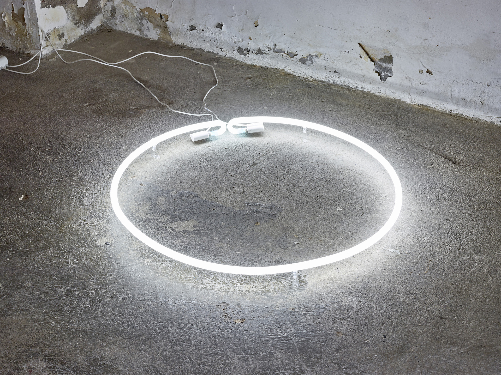 Cecilie Skov, Law, 2020, Neon, Ø: 80cm.
