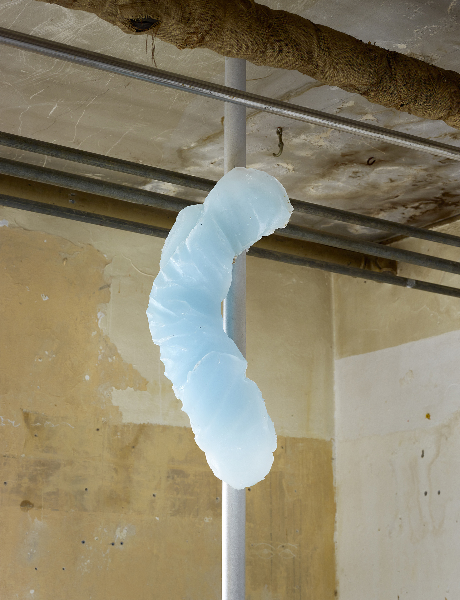 Cecilie Skov, Spill over Spill, 2020, Paraffin wax, pigment, silicone, sandblasted aluminum, steel, H: 150cm.