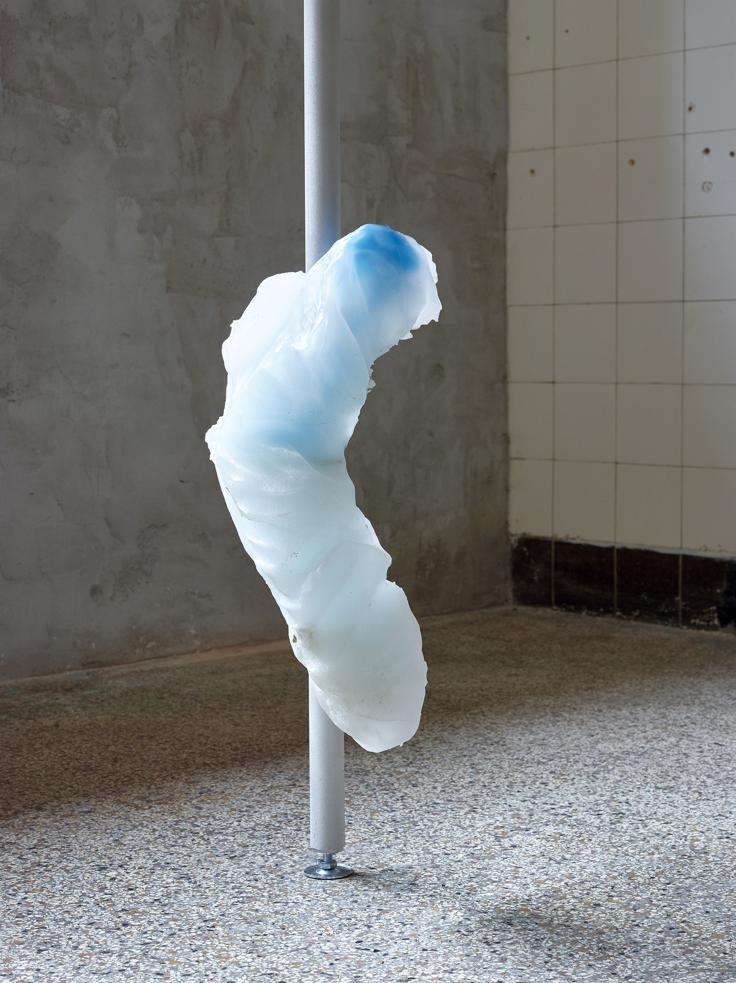 Cecilie Skov, Spill over Spill, 2020, Paraffin wax, pigment, silicone, sandblasted aluminum, steel, H: 150cm.