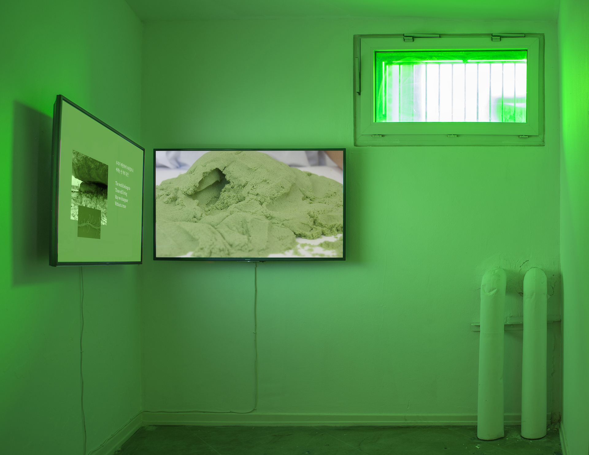 Sylbee Kim (from left to right): Prayers for Emptiness, 2018 Single channel video, 4K transferred to HD, 16:9, color, sound, 4’55” / Hollow Tombs, 2018 Single channel video, 4K transferred to HD, 16:9, color, sound, 9’12”, MÉLANGE 2020.