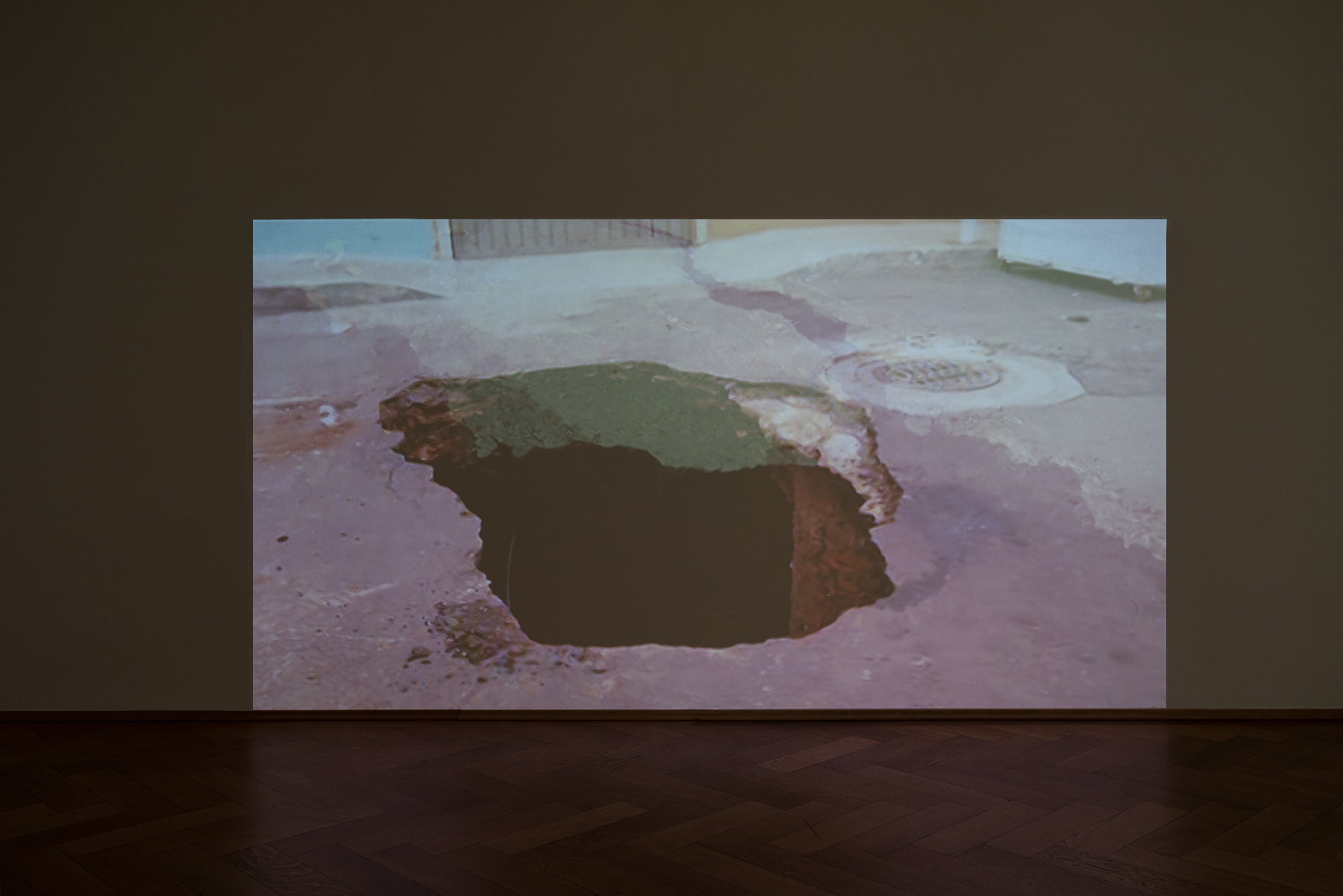 Miguel Calderón, Socavón (Sinkhole), 2020, Installation view "The world is not like us...", Britta Rettberg, 2020, Cour tesy of the artist and kurimanzutto, Mexico City