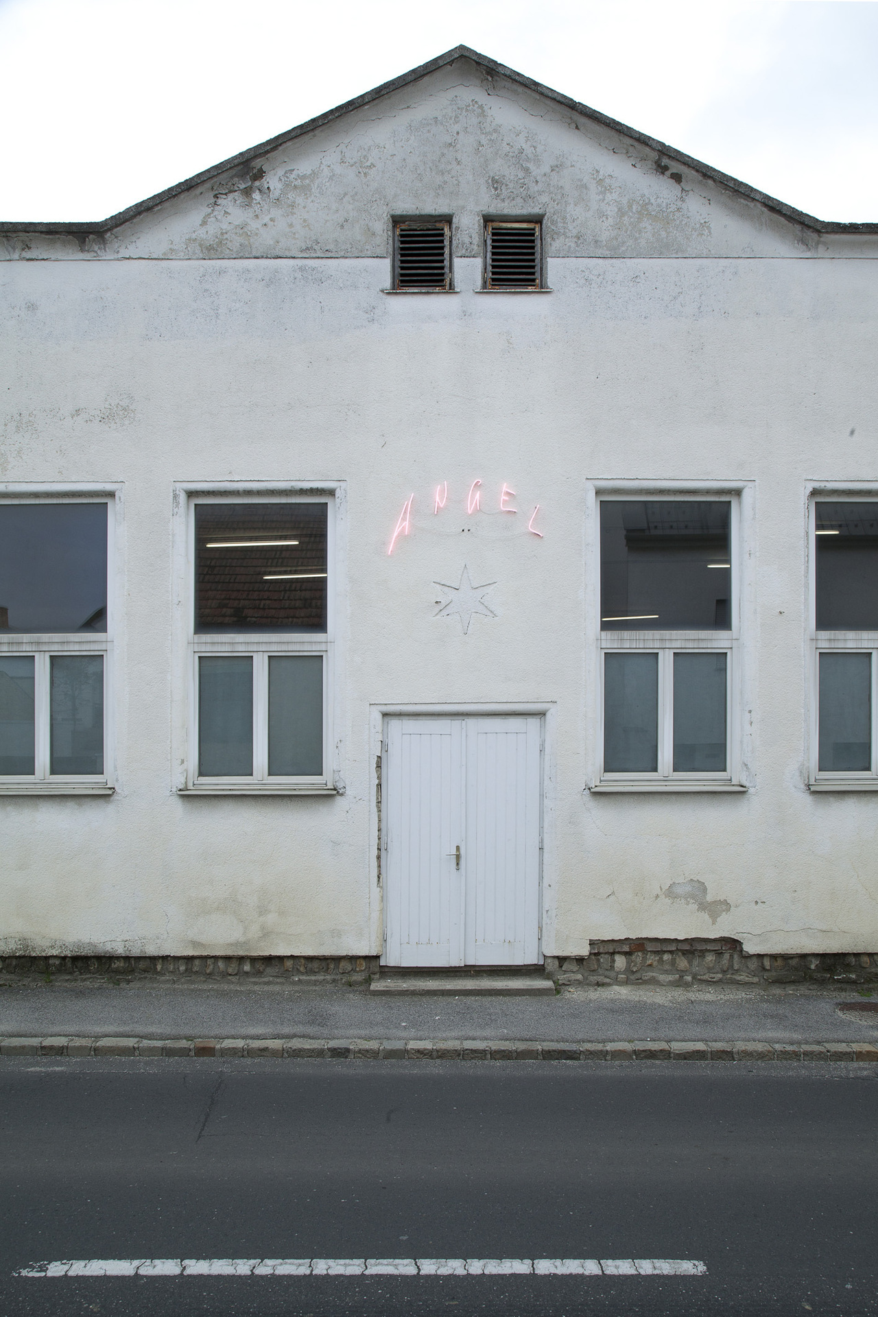 Kerstin von Gabain, "Angle for Shadowville", 2020, neon letters, 135 x 70 centimeters