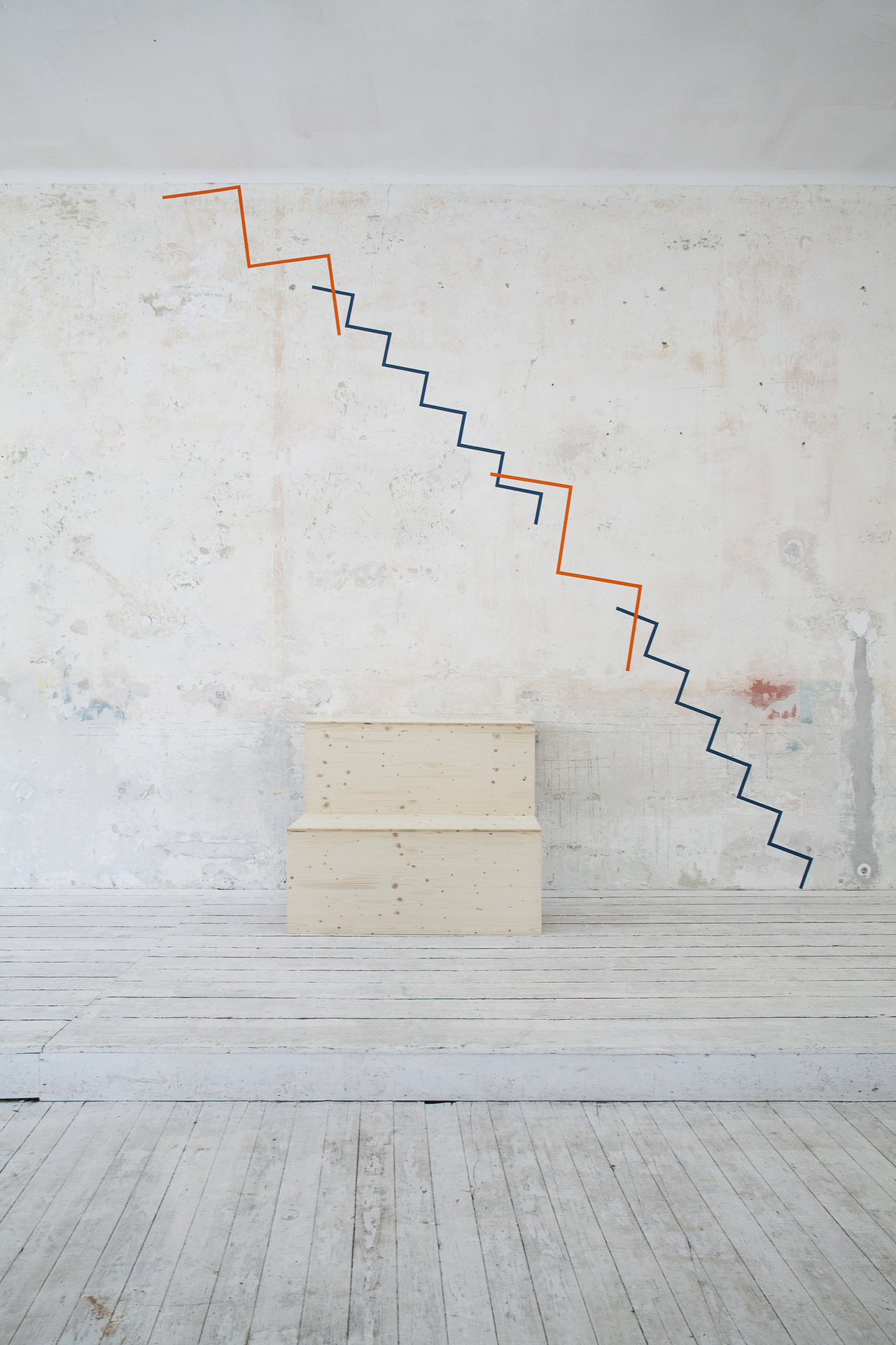 Lotte Lyon, untitled, 2020, acrylic on wall, height 430 centimeters; untitled, 2018, spruce wood, 120 x 96 x 98 centimeters