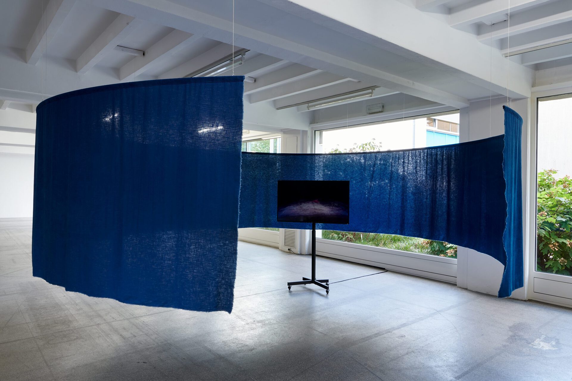 Dunja Herzog, Blue Gold – Soft Spheres, 2020, and Unter Tage, 2020, Installation view, Kölnischer Kunstverein, 2020, Photo: Mareike Tocha, Courtesy: the artist
