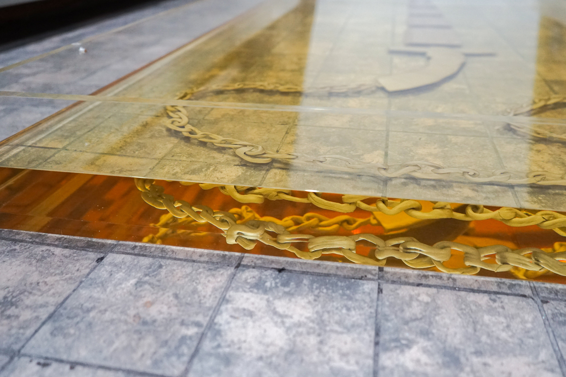 Mia Bencun, 3D Divination: Pacifying the spirits (2019), Oil, ceramics, plexiglass, 160 x 86 x 15 cm, Close Up 3.