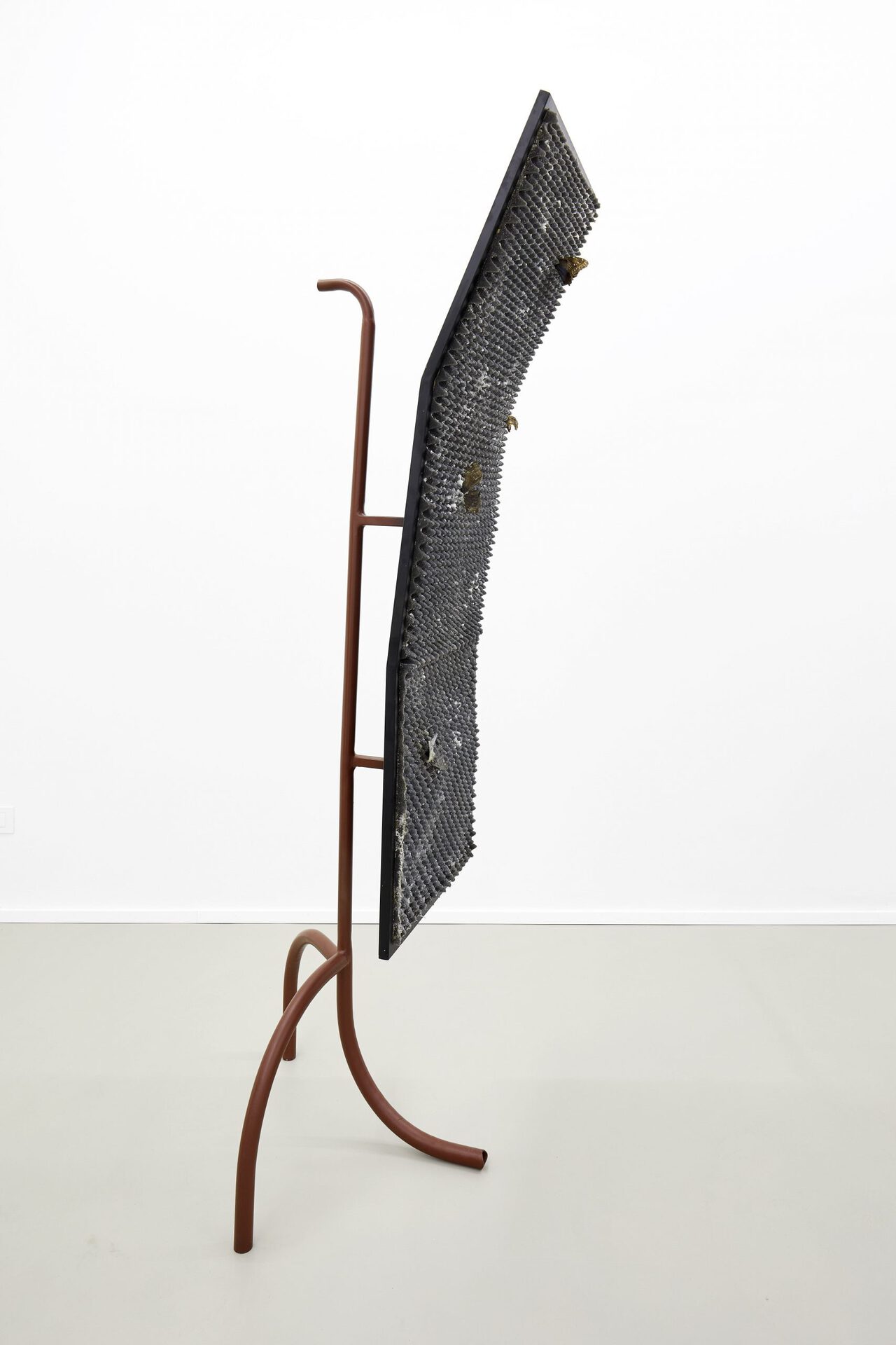 Agata Ingarden, The Mirror, 2018, painted metal, acoustic foam, butterflies crystalized in salt, silicon, 220 x 60 x 80 cm, Courtesy of eastcontemporary, The Future in Reverse, 2020, Milan
