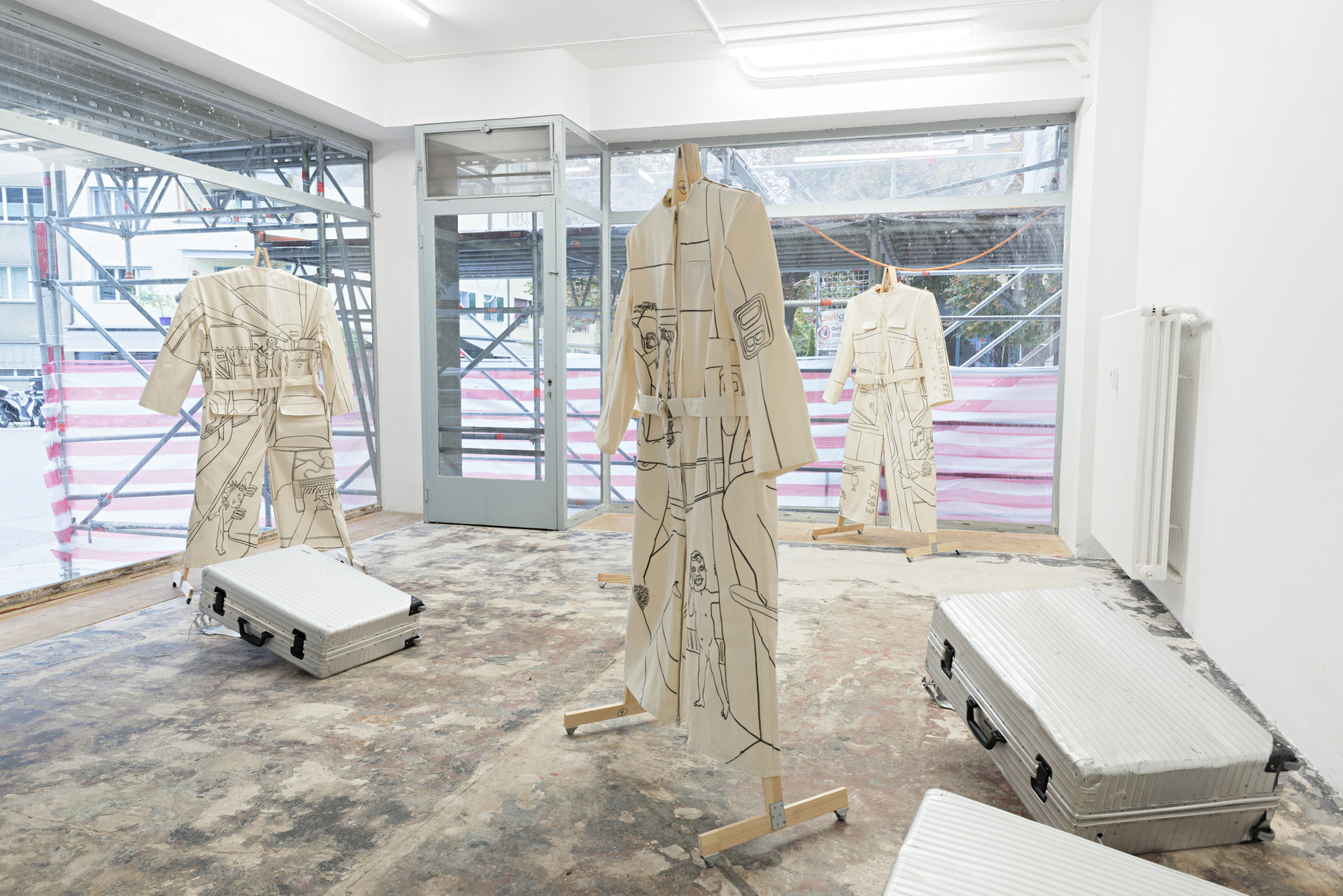 David Schiesser, ICE 932 / ICE 577 / ICE 109 / IC 983 2020, canvas, charcoal, wooden stretchers, hinges, approx. 180 x 50 x 43 cm