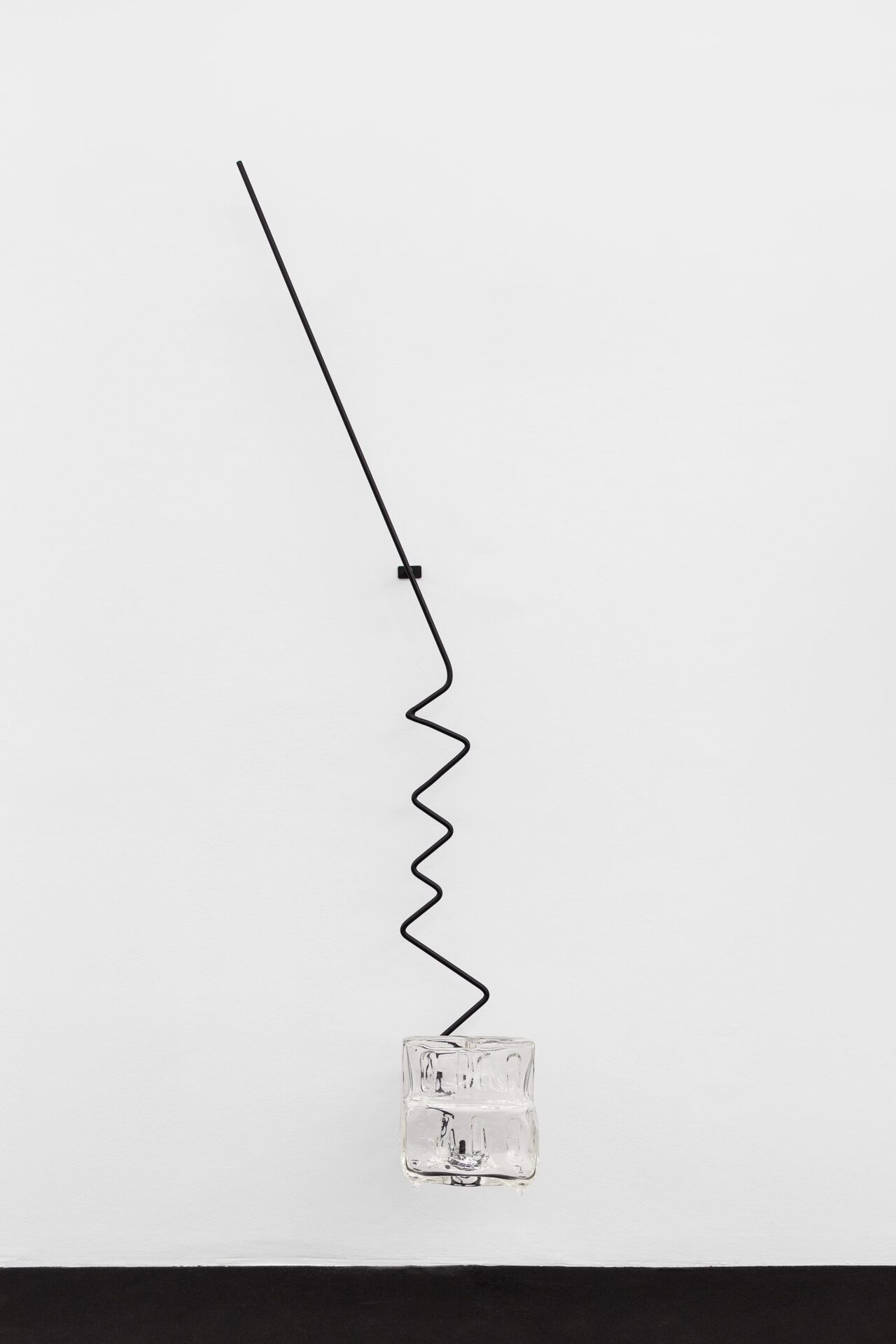 Andreia Santana, Soul House (Vasco). 2020. Hand blown crystal glass, metal coated steel. 210 x 33 x 23 cm. ©Bruno Lopes