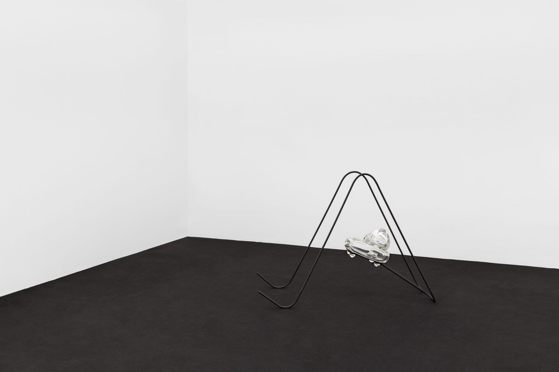 Andreia Santana, The Skull of the Haunted Snail, 2020, hand blown crystal and metal coated steel, installation with variable dimensions. ©Bruno Lopes