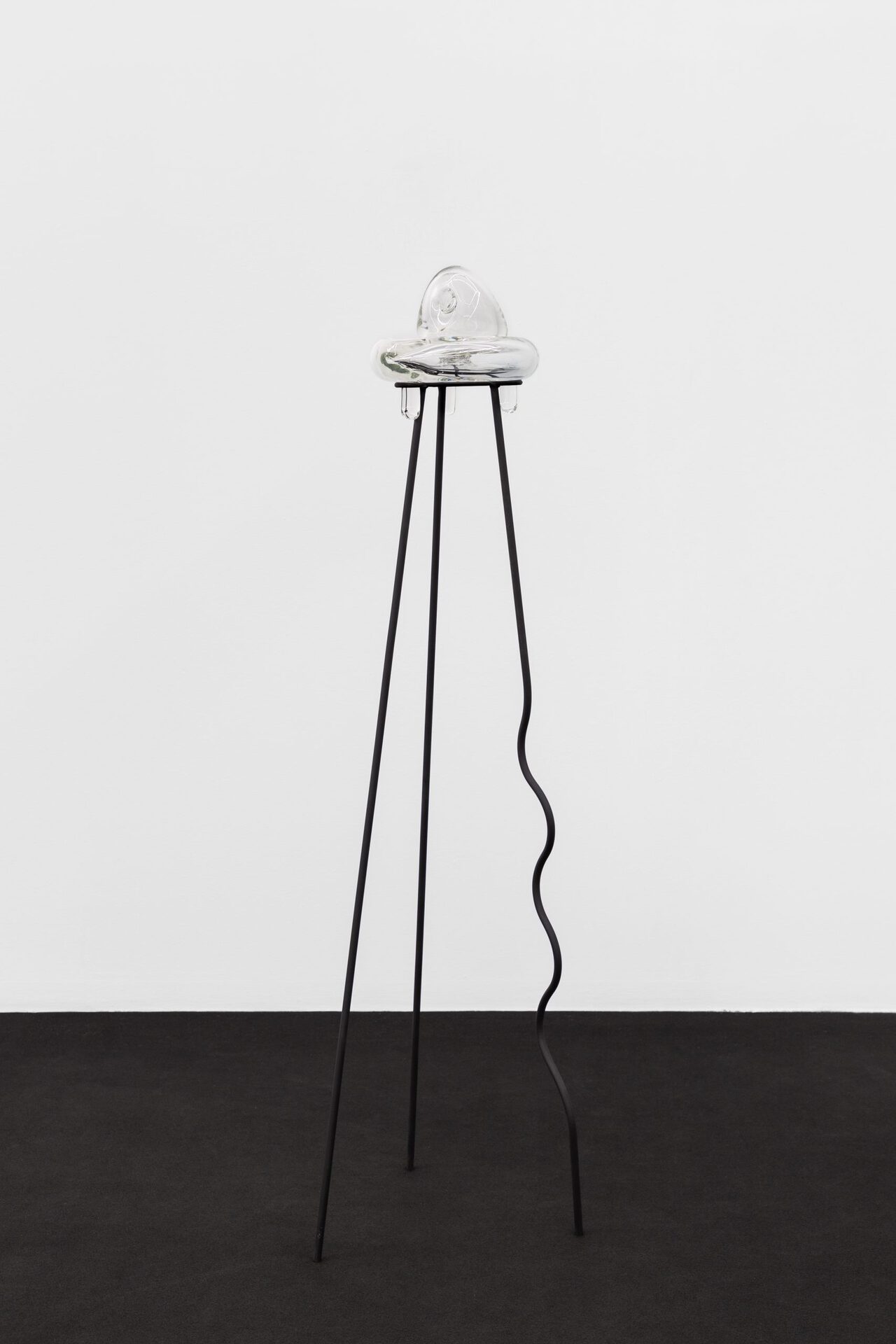 Andreia Santana, Soul House (Luís). 2020. Hand blown crystal glass, metal coated steel. 155x 41 x 33 cm, ©Bruno Lopes