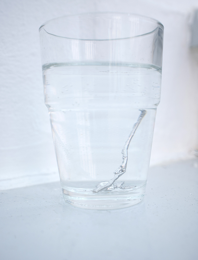 que se ra, 2020, lead cast (in water glass + water), 12 - pcs., variable size ©liebschuh