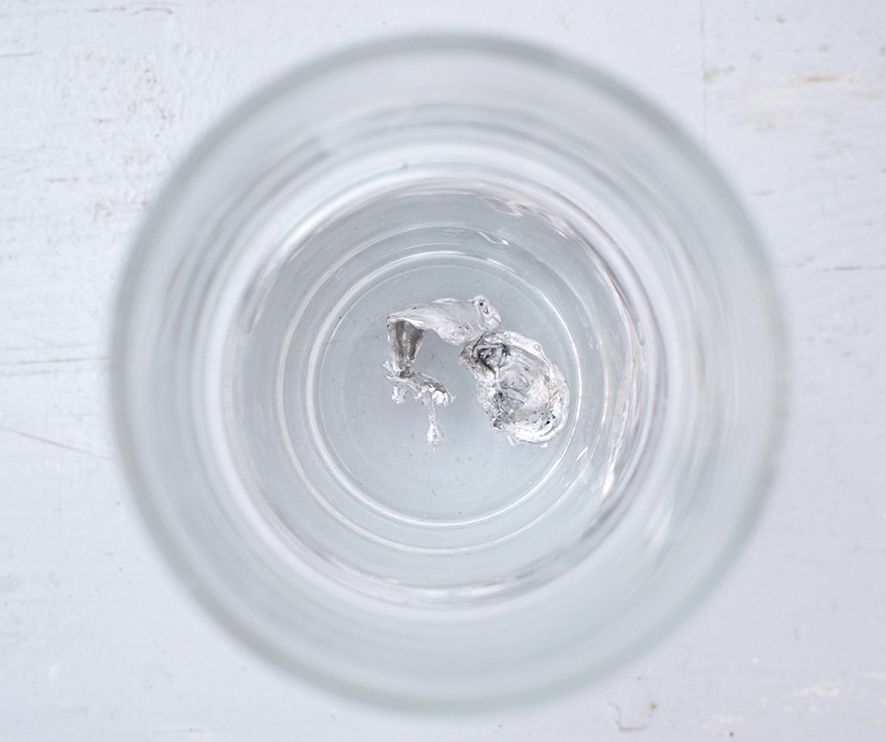 que se ra, 2020, lead cast (in water glass + water), 12 - pcs., variable size ©liebschuh
